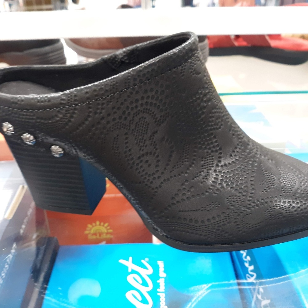 Shiloh  clog